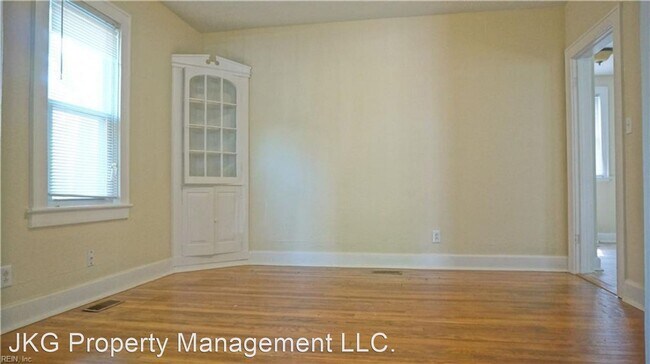 Foto del edificio - 3 br, 1 bath House - 49 Cedar Avenue
