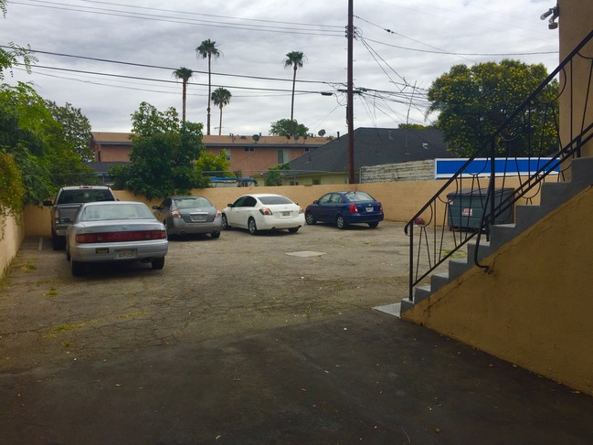 Building Photo - 1408 N Las Palmas Ave