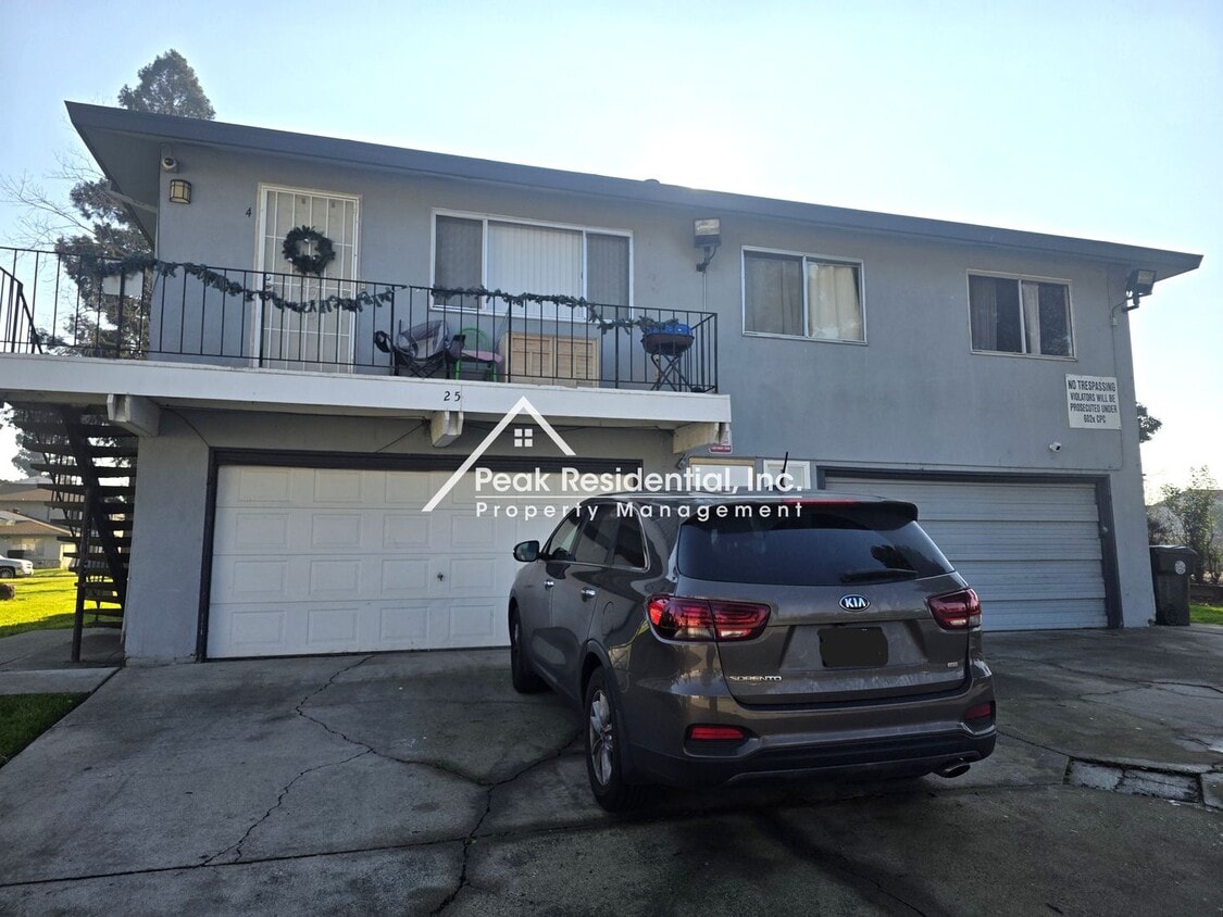 Foto del edificio - Charming 2 bedroom 1 bathroom Apartment!