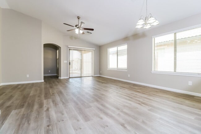 Building Photo - 24997 W Vista Norte St