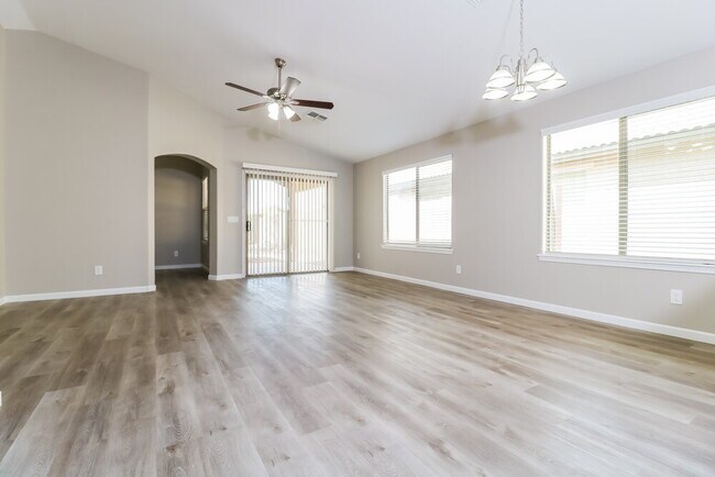 Foto del edificio - 24997 W Vista Norte St