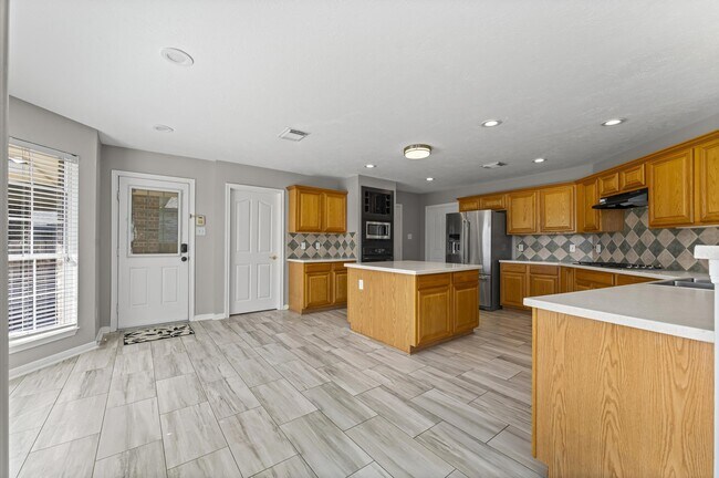 Building Photo - 2215 Winecup Ln