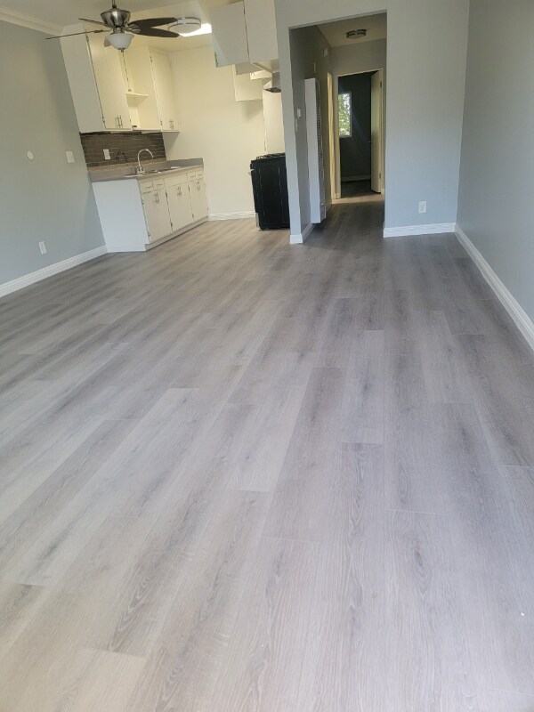 Foto del edificio - 7749 Reseda Blvd