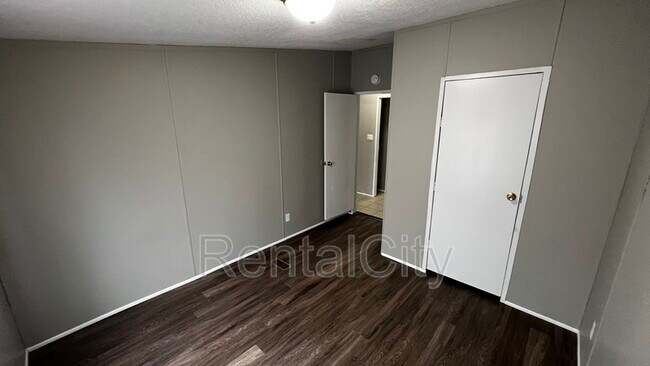 Foto del edificio - 288 W Brooks Rd