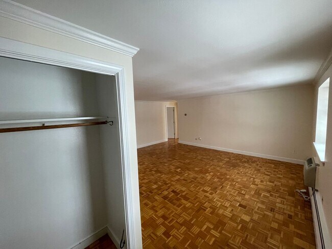 Building Photo - Garden style apartment with courtyard in historic Lexington, Mass