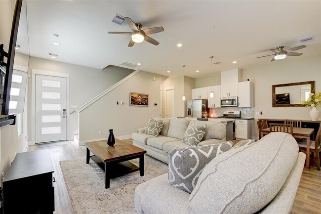 Foto del edificio - 1247 W Tidwell Rd