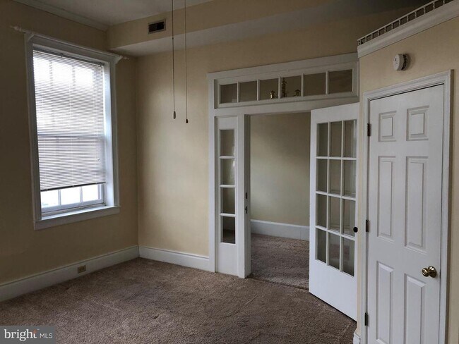 Building Photo - 104 S Loudoun St