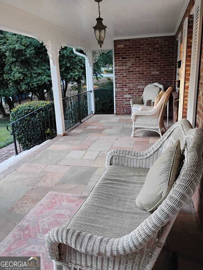 Building Photo - 1845 Monroe Dr NE