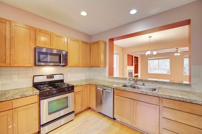 Building Photo - 3Bd/2.5Ba Redmond House