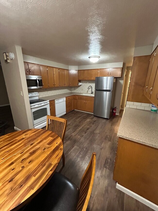 Foto del edificio - 223 Glenwood Dr