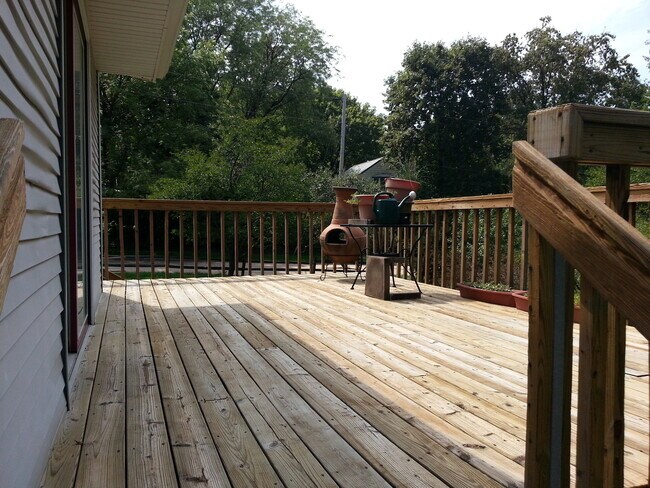 Foto del edificio - 2 bedroom house on large corner lot in Man...