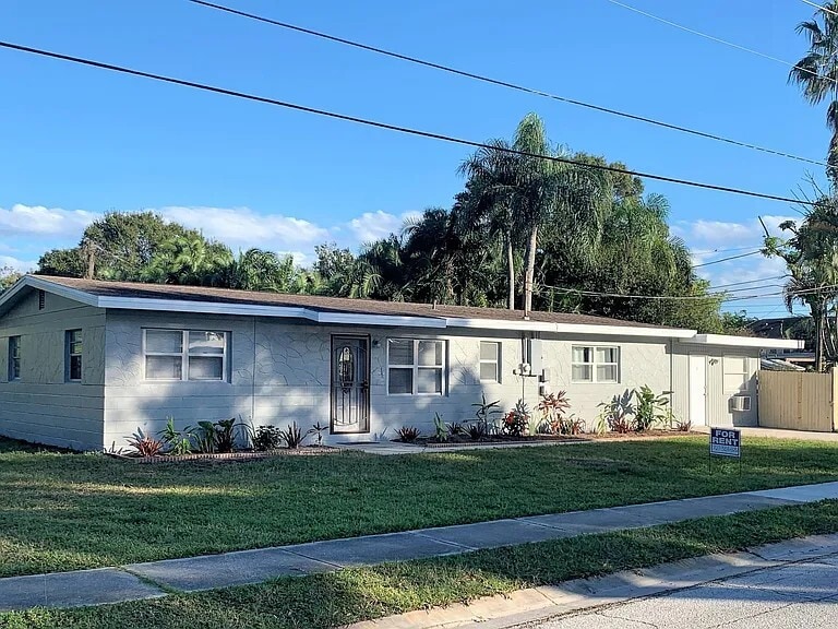 Photo - 7075 47th St N (Pinellas Park, FL)