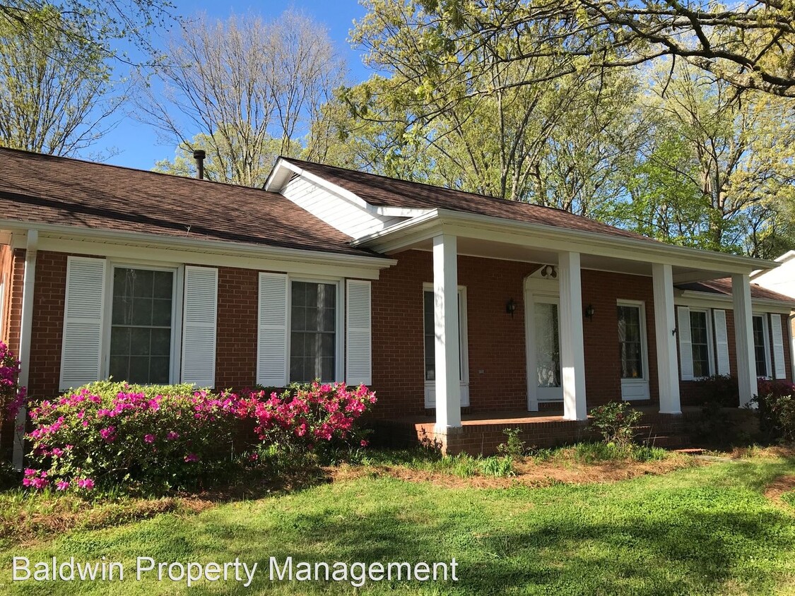 Primary Photo - 3 br, 2 bath House - 901 OAKVIEW ROAD