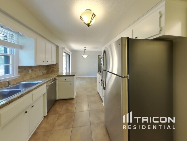 Foto del edificio - 600 Manor Dr NE