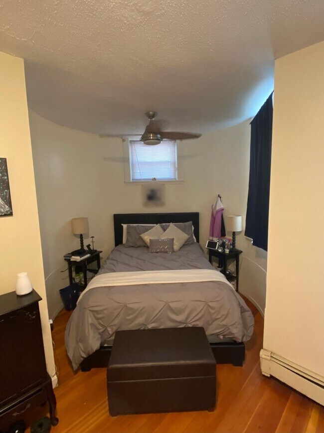 Foto del edificio - One and a half bedroom in Brookline