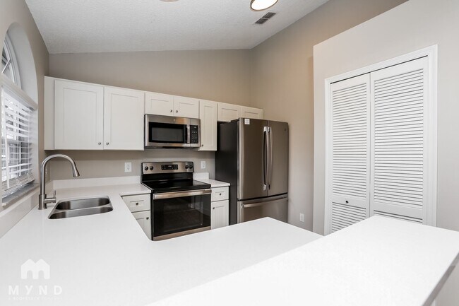 Foto del edificio - 1729 Chatham Cir