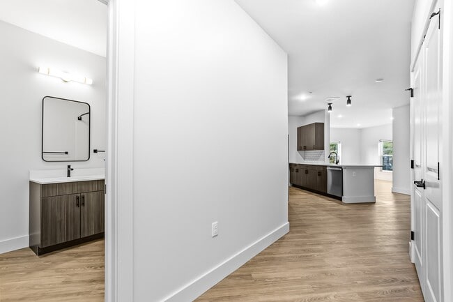 2BR, 2BA - The Olympia - 1,250SF - The Pike Apartments 2BR, 2BA - The Olympia - 1,250SF - The Pike Apartments