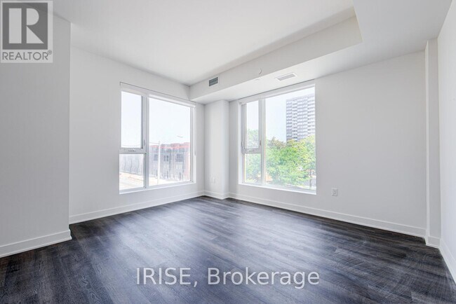 Photo du bâtiment - 3030 Pharmacy Ave