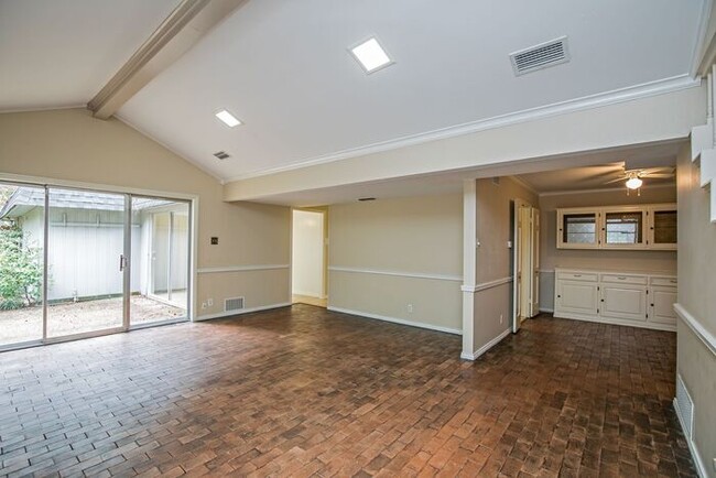 Foto del edificio - 3 Bed 2 Bath Duplex, Tyler TX! Being Made ...