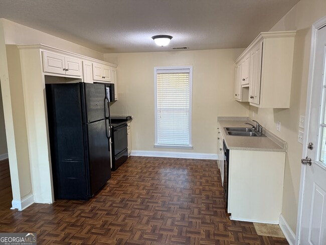 Building Photo - 805 Maple Dr