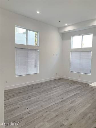 Building Photo - 7131 La Cienega Blvd