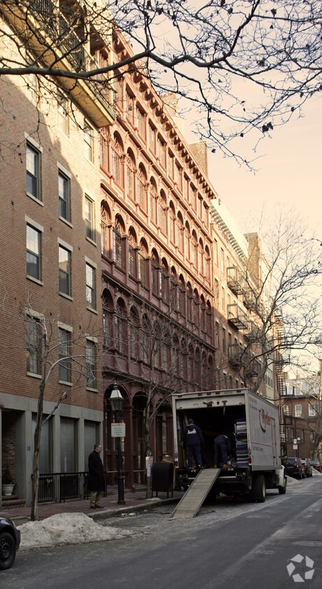 Foto del edificio - McLaughlin Bldg