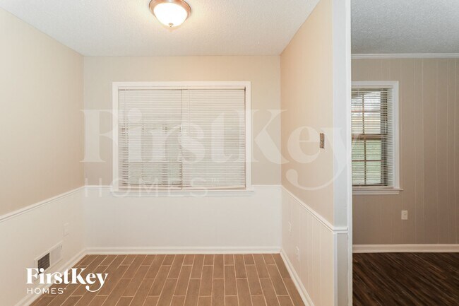 Building Photo - 6901 Aspenhill Dr