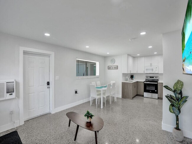 Foto del edificio - 906 N Riverside Dr