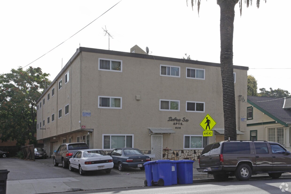 Building Photo - 628 S 10th St