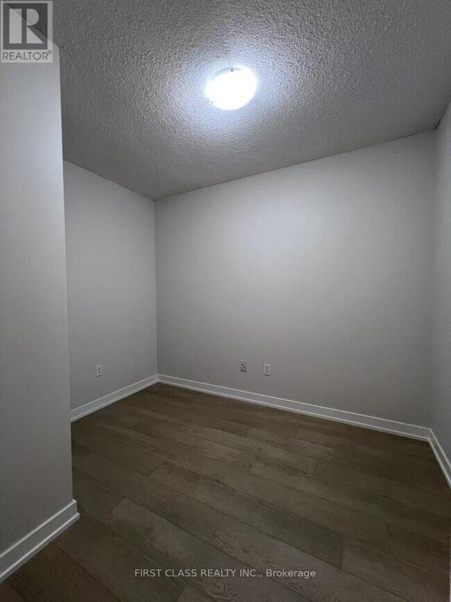 Building Photo - 10-1810 Navy Wharf Ct