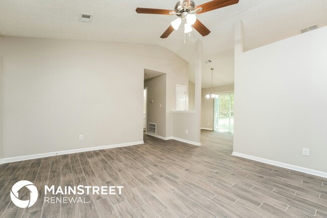 Foto del edificio - 2729 Maple Grove Dr