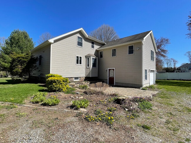 Building Photo - 290 Walnut Tree Hill Rd