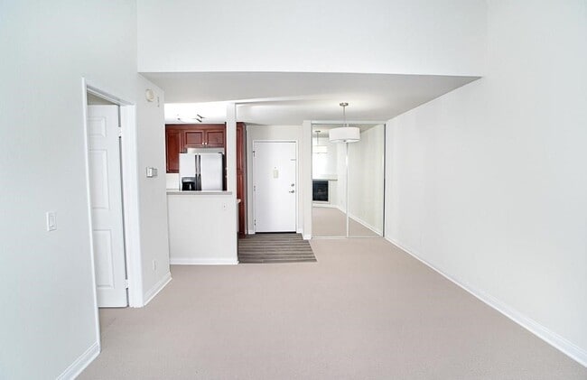 Building Photo - 5500 Owensmouth Ave