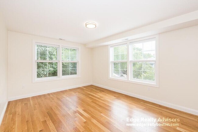 Building Photo - 27 1st St