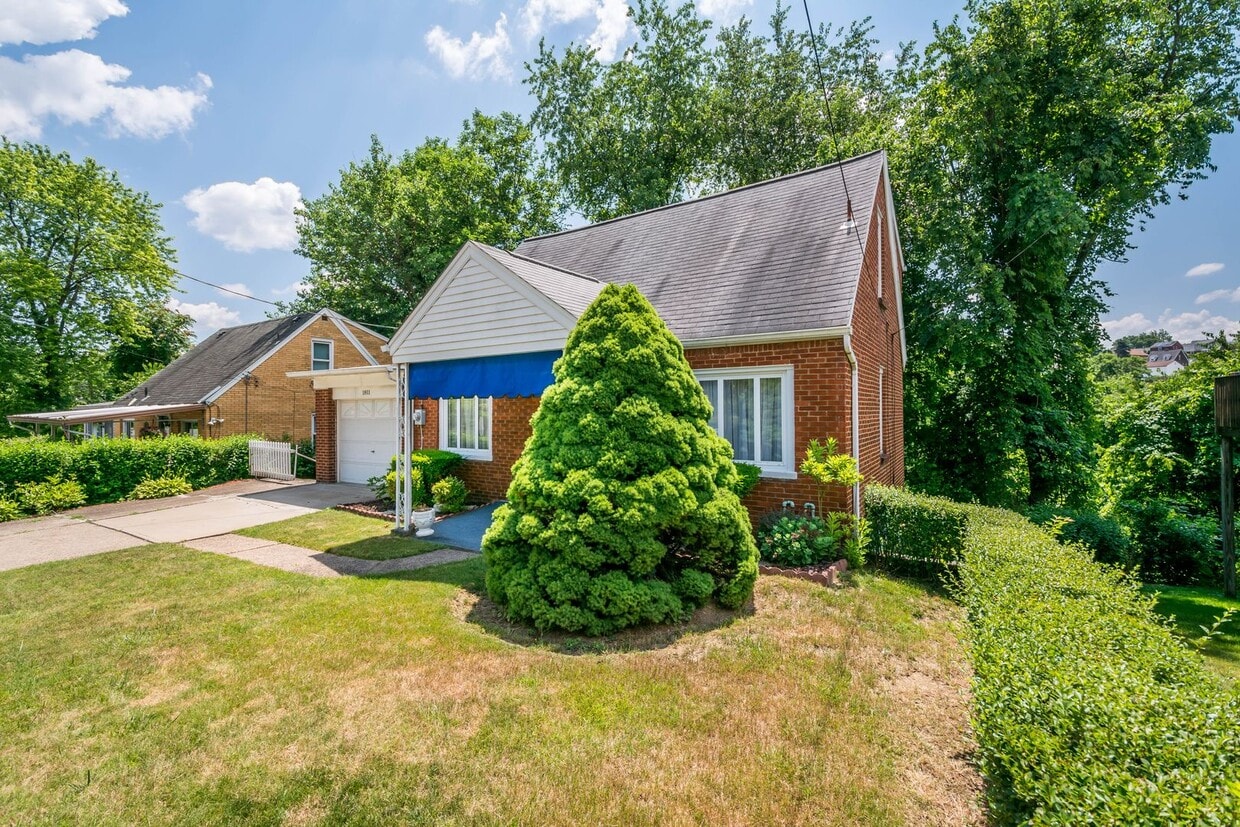 Primary Photo - AVAILABLE NOW!! GORGEOUS 2 BED / 2 BATH HO...