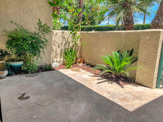 Foto del edificio - 32505 Candlewood Dr