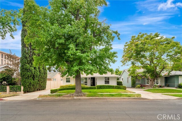 Foto del edificio - 4833 Longridge Ave