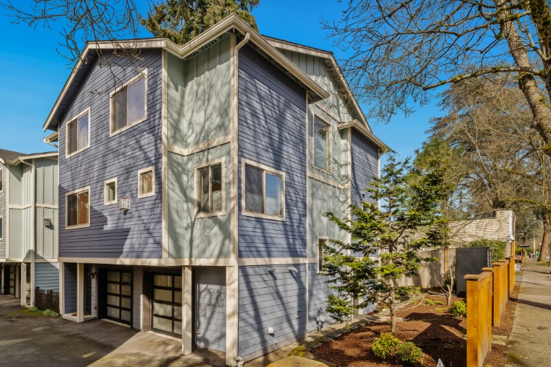 Foto principal - 12039 35th Ave NE