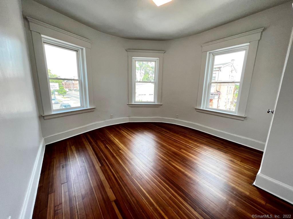 Primary Photo - 1384 State St
