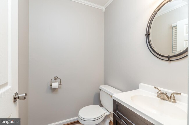 Building Photo - 6204 Red Haven Dr