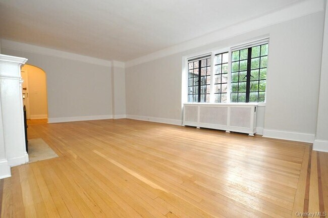 Building Photo - 155 Garth Rd