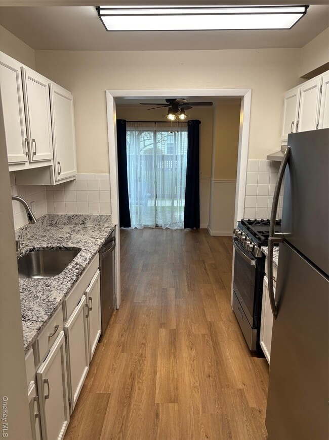 Building Photo - 1418 Whispering Hills Dr