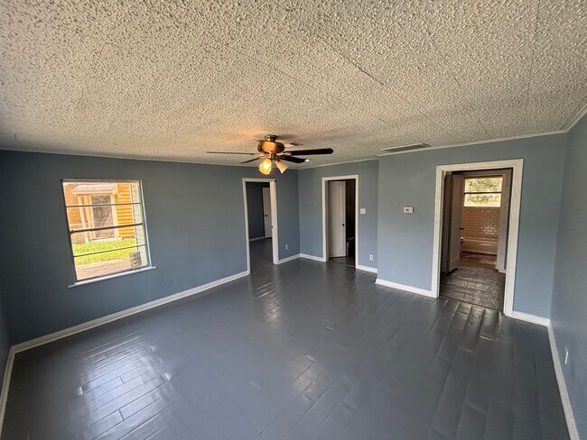 Front Room Reversed - 4305 Kay Cir
