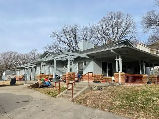 Primary Photo - 520 N White Ave