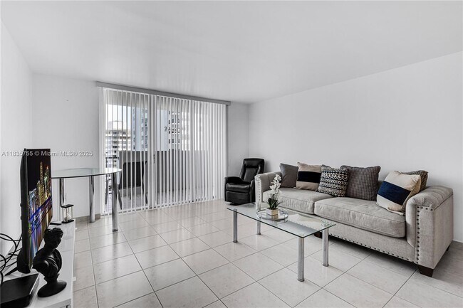 Foto del edificio - 2780 NE 183rd St