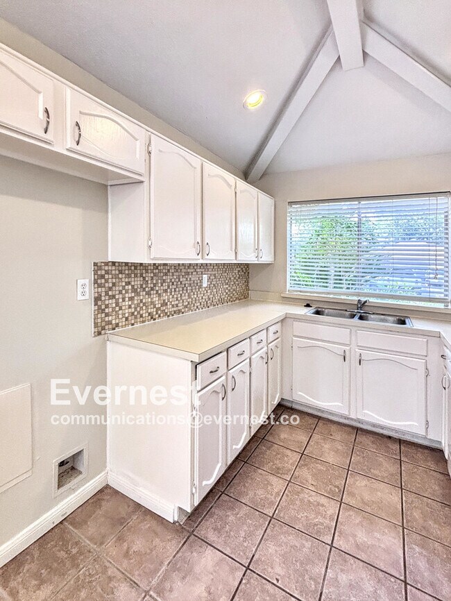 Foto del edificio - 8731 Summit Pines Dr