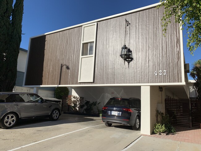 Building Photo - 423 S Sherbourne Dr