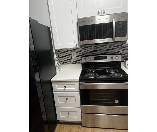 Foto del edificio - 2406 Wilkens Ave