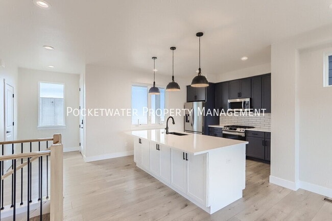 Building Photo - 1355 Baker St