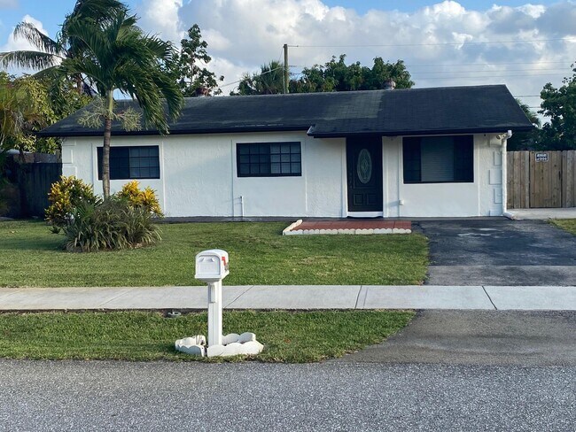 Building Photo - 4360 NW 61st St